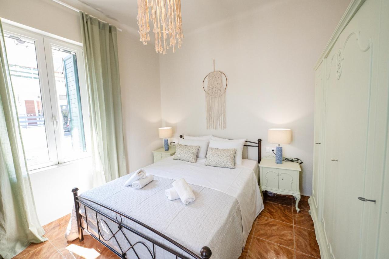 Sunny Yard Apartments Poros Town Exterior photo