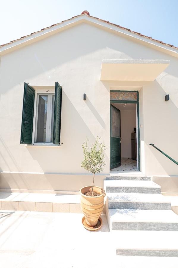 Sunny Yard Apartments Poros Town Exterior photo